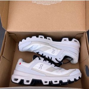 ON Cloudventure Waterproof Women’s Size 6.5